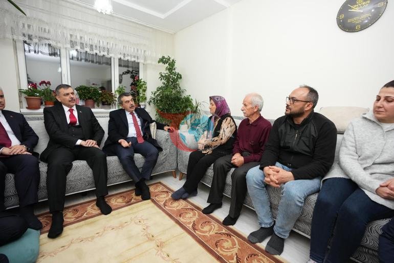 Bakan Tekin ve Bakan Çiftçi, cinayete kurban giden Fatma Nur öğretmenin ailesine taziyede bulundu