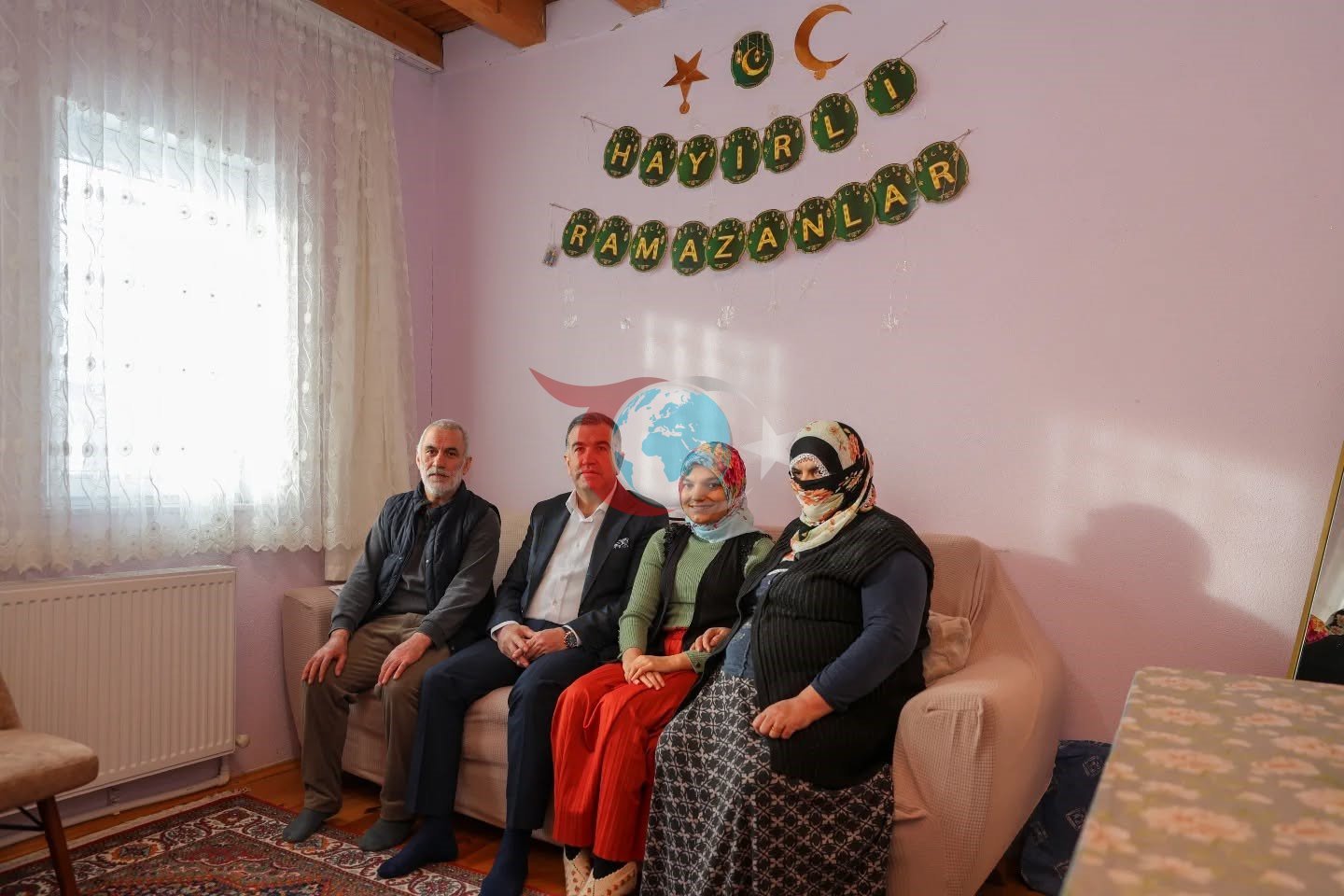 Sosyal medya üzerinden pasta-börek satarak geçimini sağlayan aileye Vali Eldivan’dan moral ziyareti