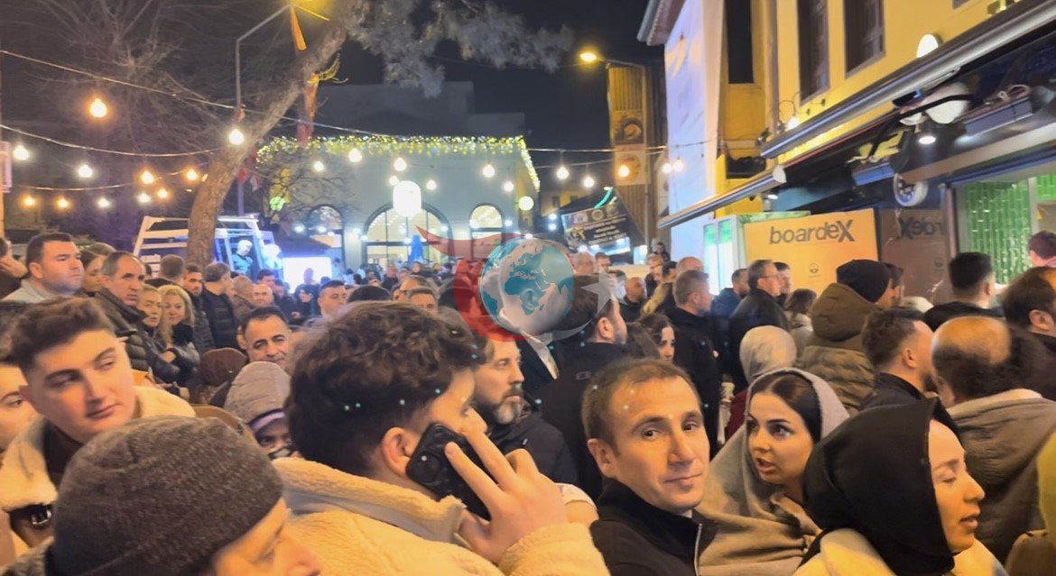 Tarihi Abdal Meydanı’nda binler sahur sofrasında buluştu: Varank’tan birlik mesajı
