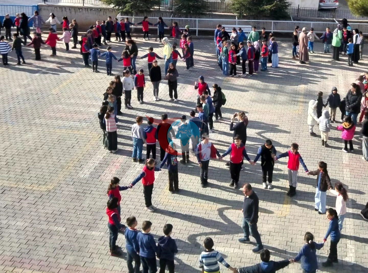 Altıntaş’ta Zafer İlkokulunda deprem tatbikatı