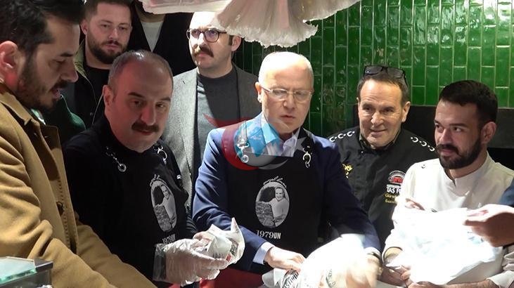 Mustafa Varank, Bursa'da Sahur Sofrasında Vatandaşlarla Buluştu