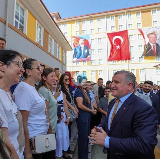 Bakan Bak: Kadın sporcularımızla gurur duyuyoruz