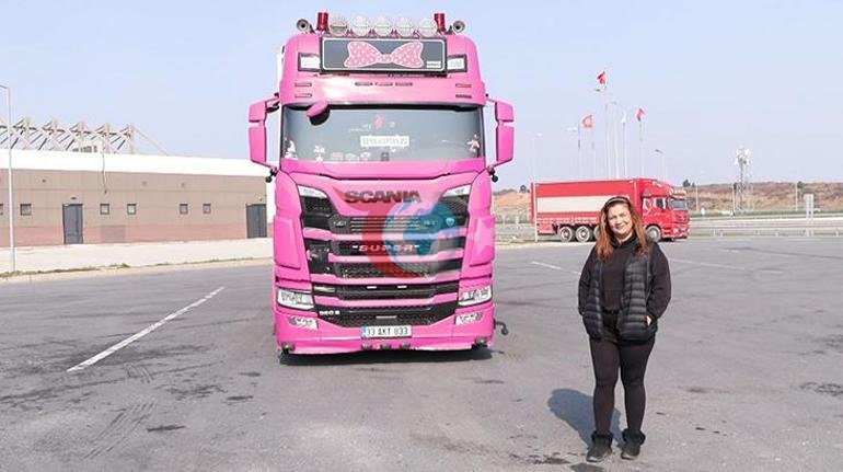 Pembe TIRıyla Avrupaya açıldı, gören bir daha bakıyor: Şaşırıyorlar