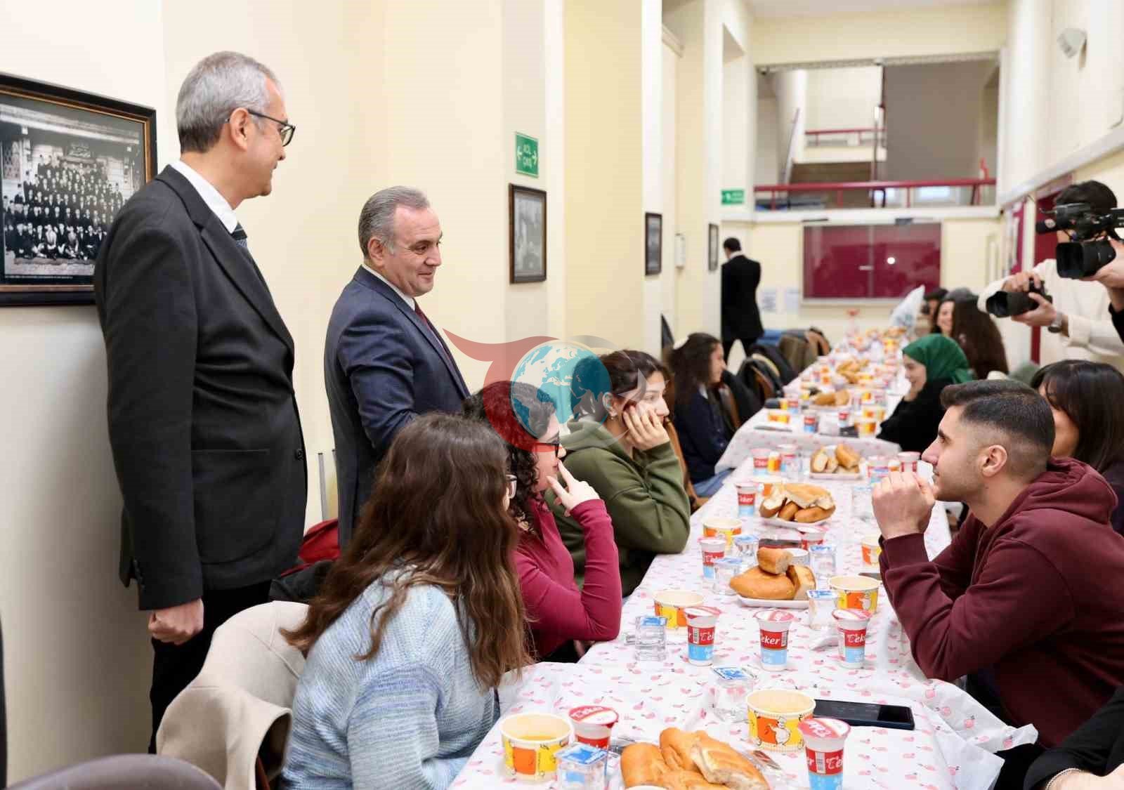 Rektör Altun, Eczacılık Fakültesi İftarında Öğrencilerle Buluştu