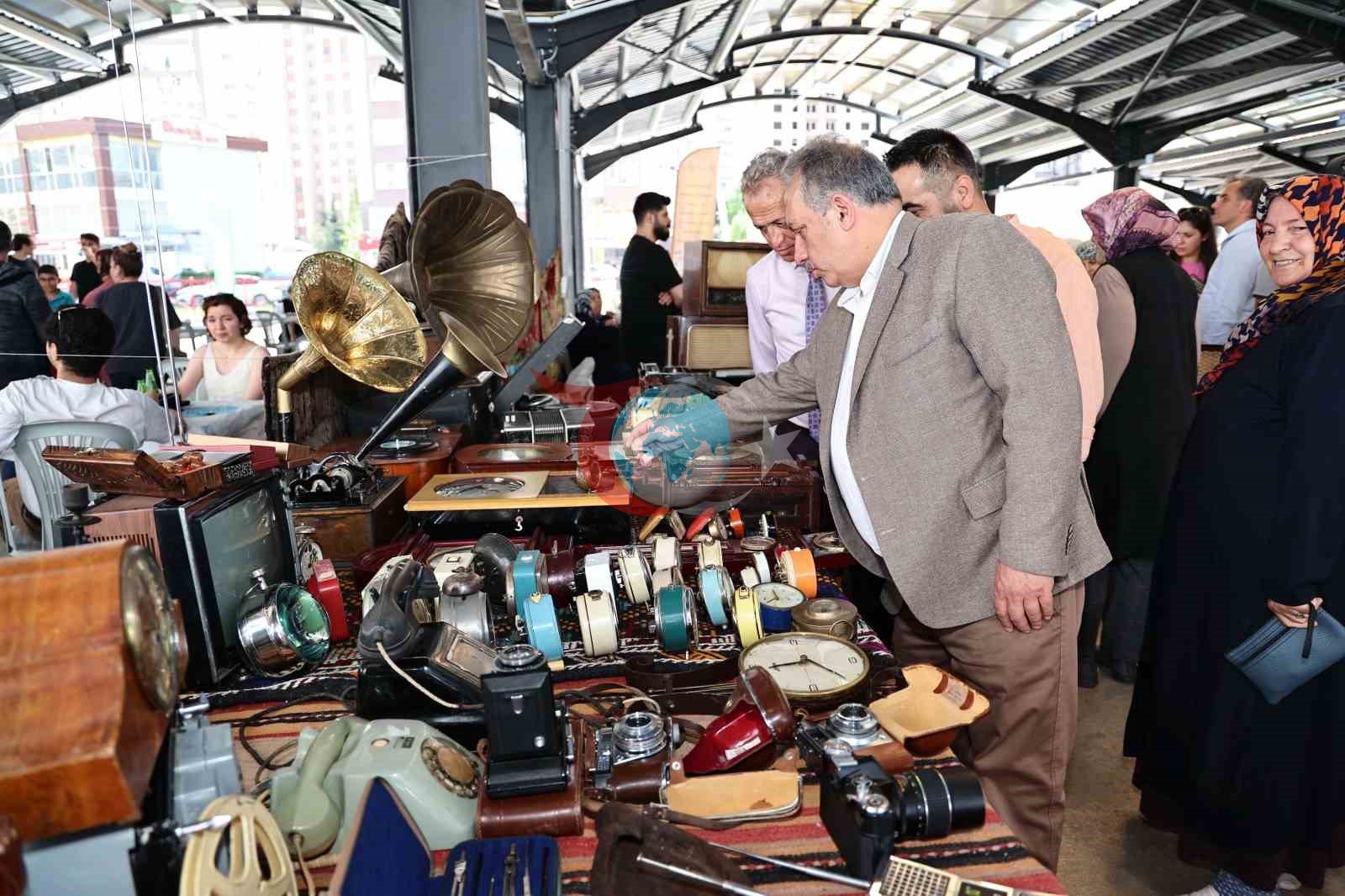 Talas’ta antikacılar Ramazan’da da buluşuyor