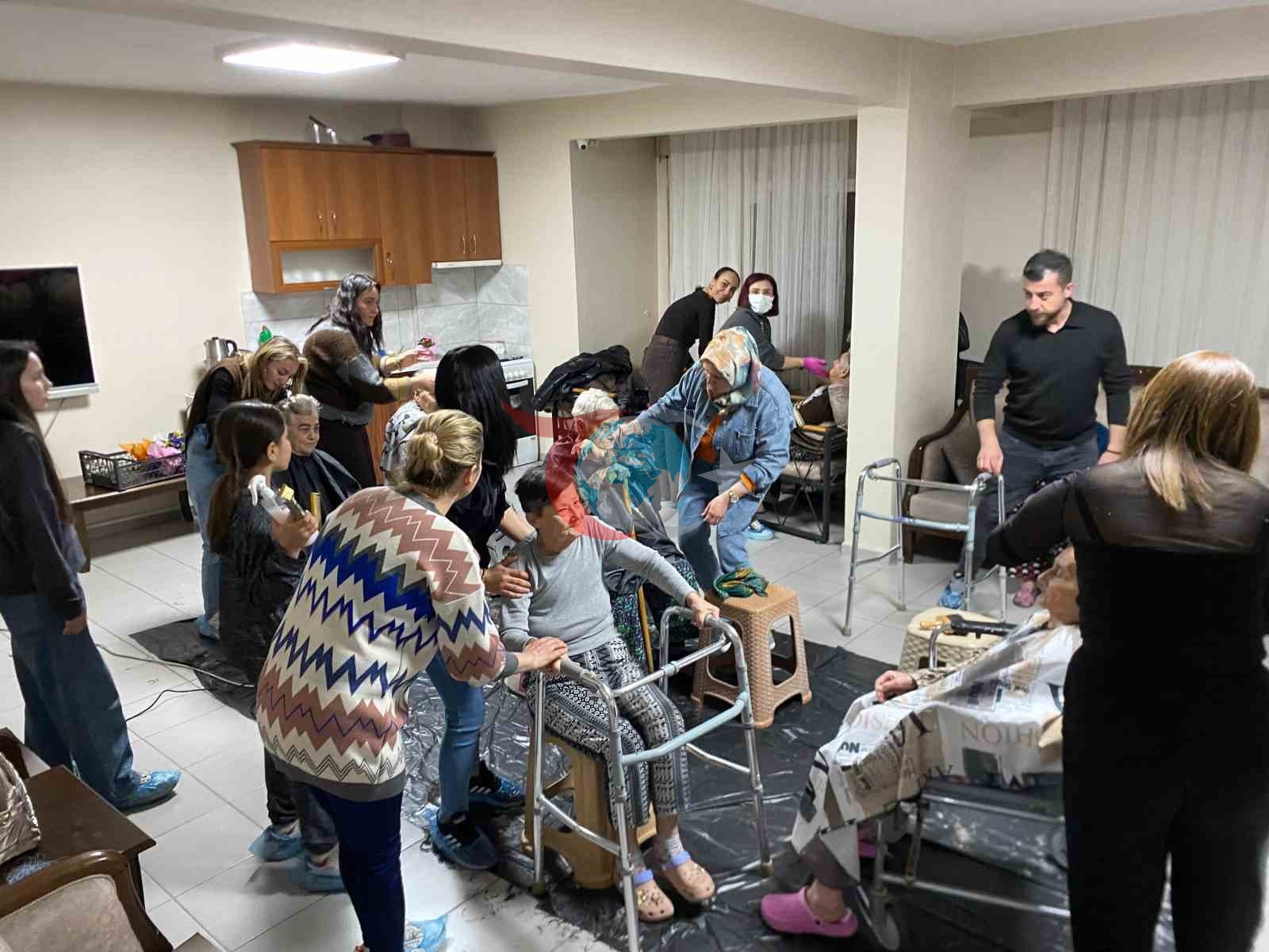 Turgutlu’da kuaförlerden huzurevinde anlamlı hizmet