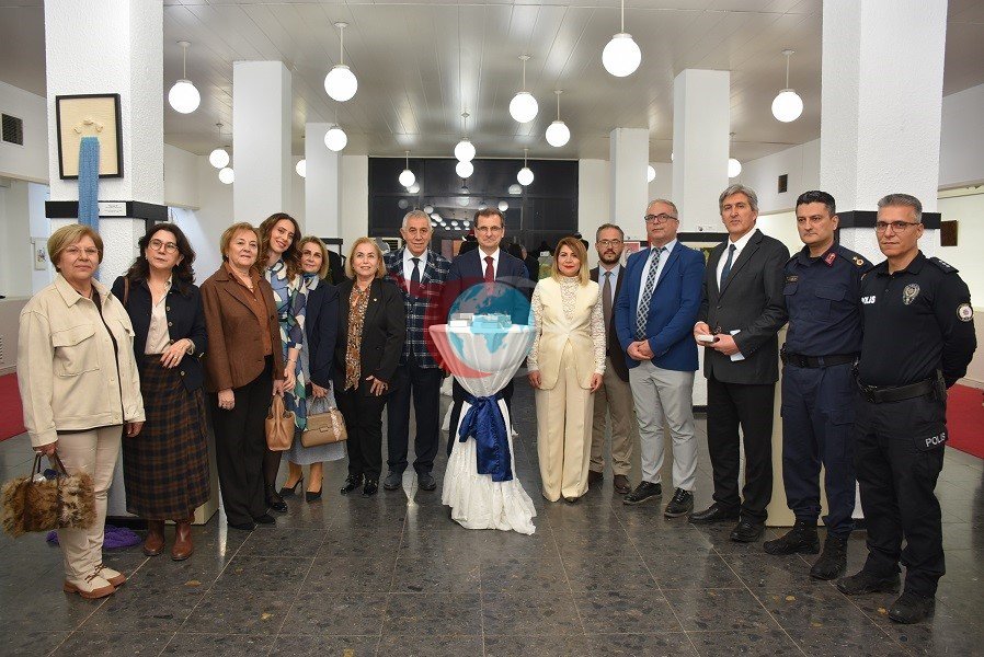 Salihli’de 8 Mart’a özel Uluslararası Jürili Karma Sergi açıldı