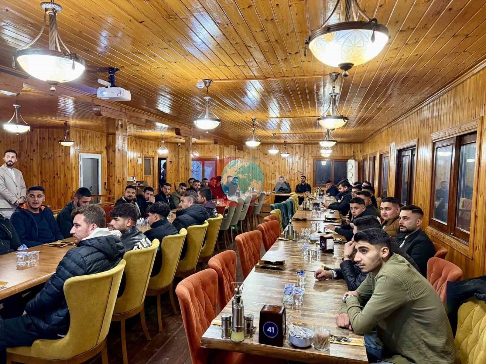 Akçadağ Belediye Başkanı Ulutaş sahurda gençlerle buluştu