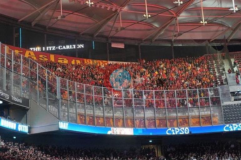 Beşiktaş-Galatasaray derbisinde taraftarlardan özel koreografi