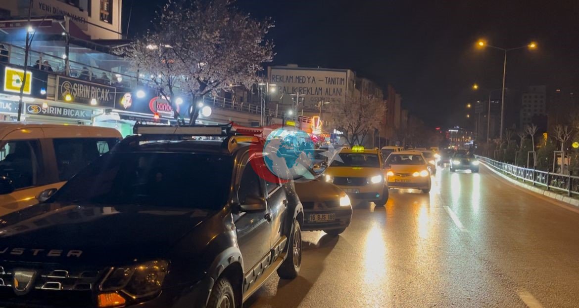 Bursa’da sahur kuyruğu kilometreyi aştı Tahanlı pide ve simit için izdiham