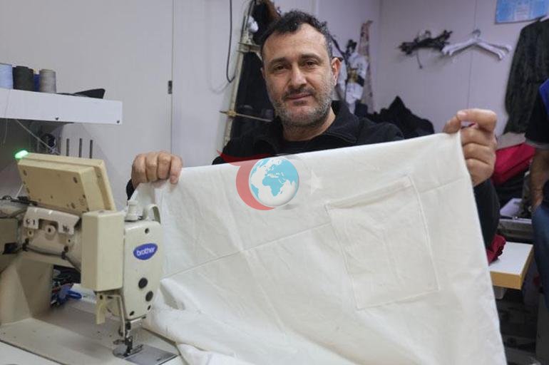 Hatay’da bir terzi dükkan camına astı Yazıyı gören fotoğraf çekmeden geçemiyor