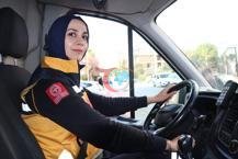 Ambulansın direksiyonunda kadın gücü! Her çağrıda saniyelerle yarışıyor