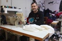 Hatay’da bir terzi dükkan camına astı! Yazıyı gören fotoğraf çekmeden geçemiyor