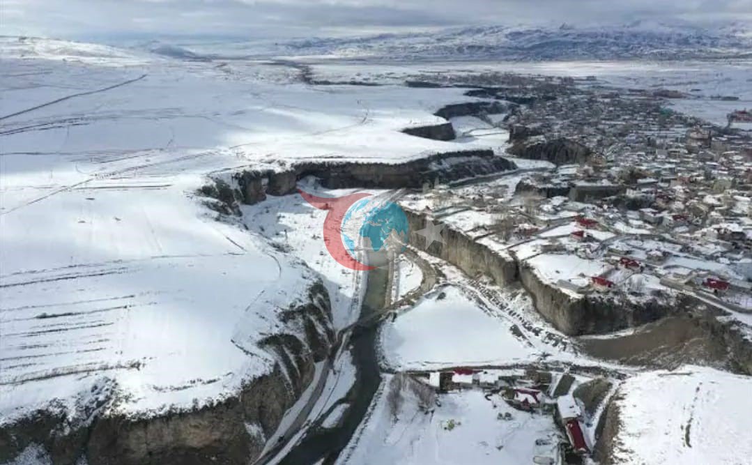 Bahar kapıdayken Diyadin&rsquo;de kış geri döndü