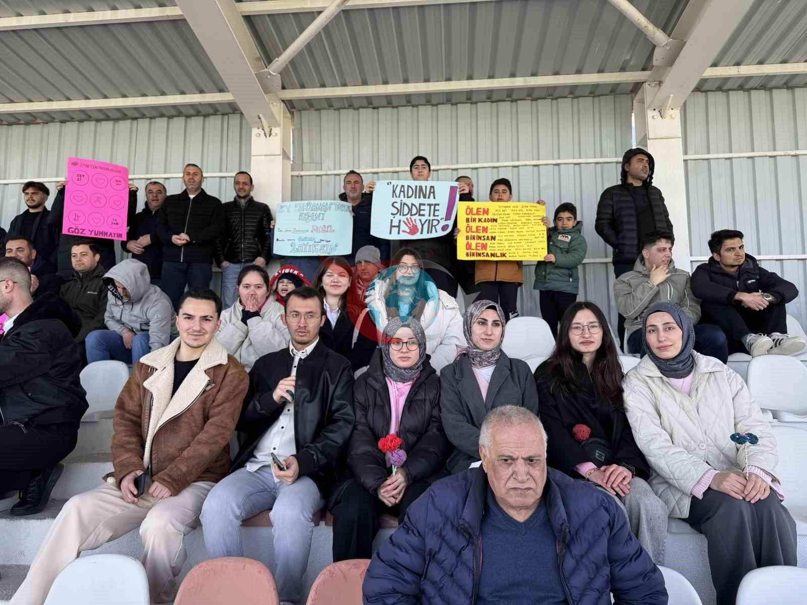 Kulu&rsquo;da kadın hakem, polis ve sağlıkçıya 8 Mart&rsquo;ta çiçek