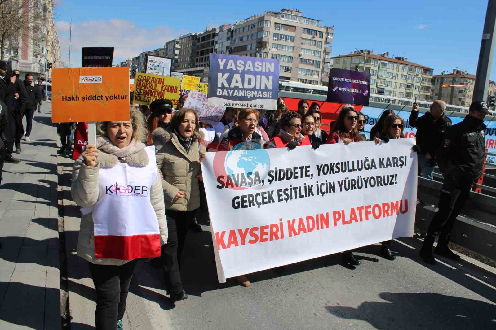 Kayseri&rsquo;de kadınlar kadın hakları için yürüdü