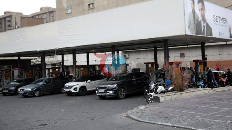 İranda akaryakıt kaosu: Benzin kotası düşürüldü, istasyonlar kilit