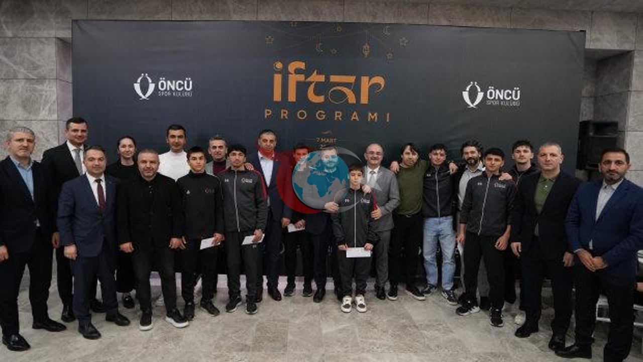 Genç Sporcular Öncü Spor'un İftarında Bir Araya Geldi