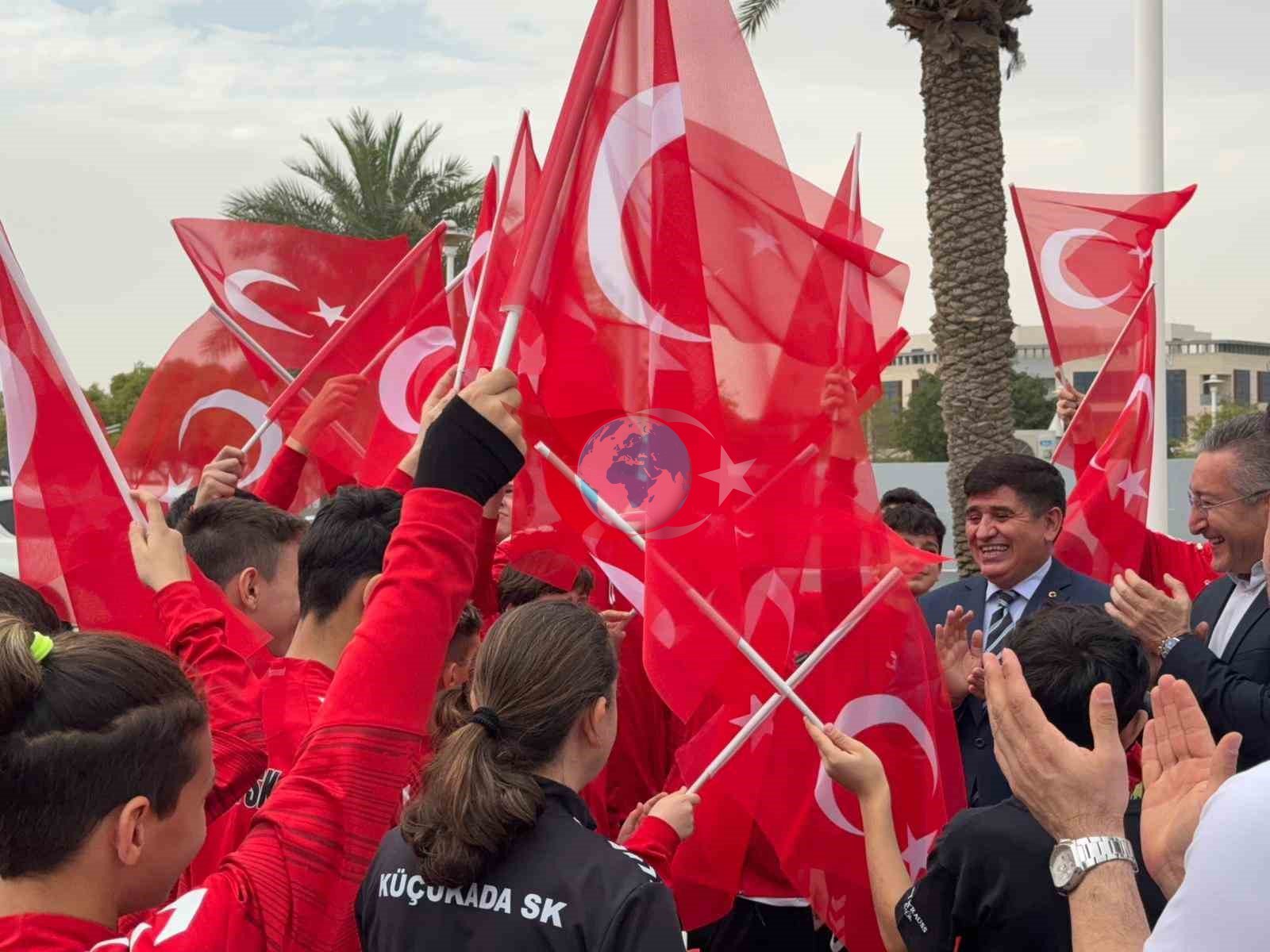Katar&rsquo;da mahsur kalan sporcular Türkiye&rsquo;ye dönmek üzere uğurlandı