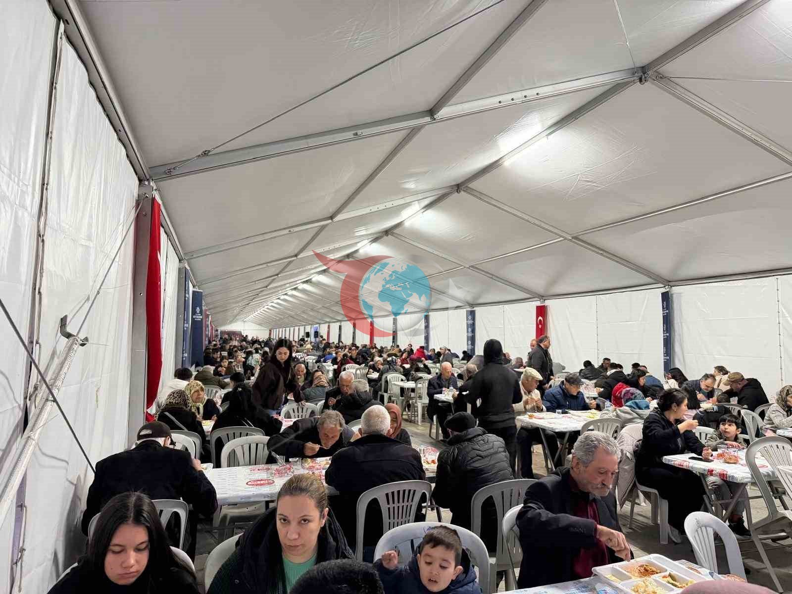 Baลkan รerรงioฤlu Ramazan ayฤฑnฤฑn bereketini Aydฤฑnโฤฑn dรถrt bir yanฤฑna taลฤฑmayฤฑ sรผrdรผrรผyor