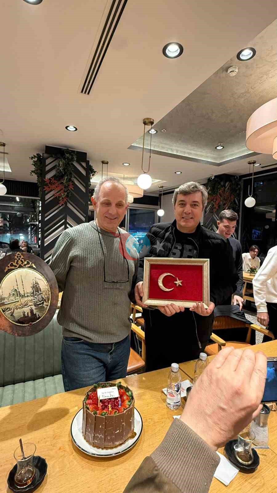 Davetli oldukları iftara mehter takımı ile gittiler