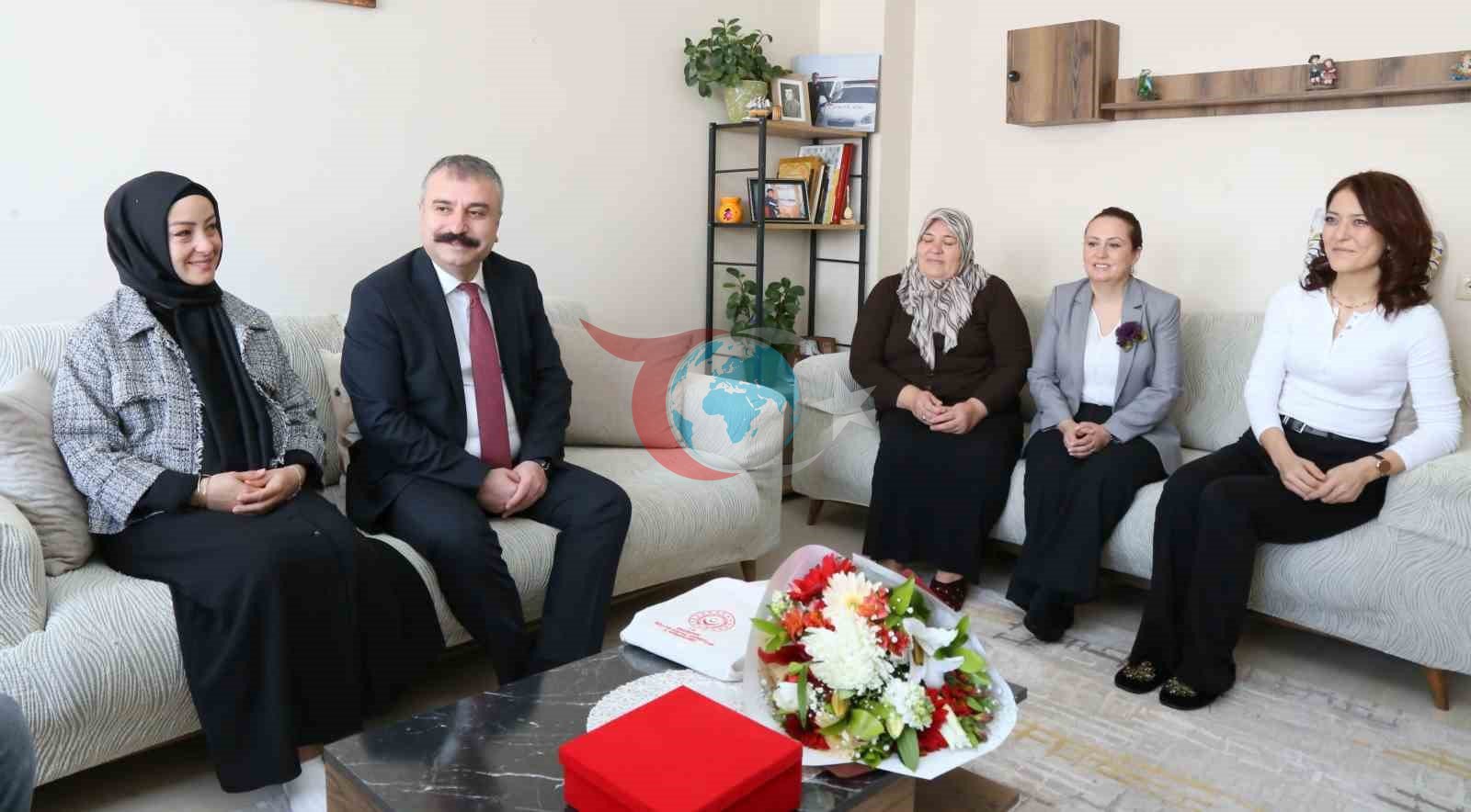 Kadฤฑn gaziye ve ลehit annesine anlamlฤฑ ziyaret