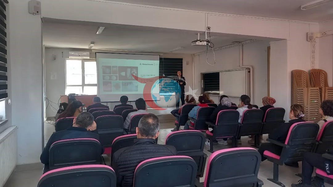 Yenipazar’da veliler bağımlılıkla mücadele konusunda bilgilendirildi