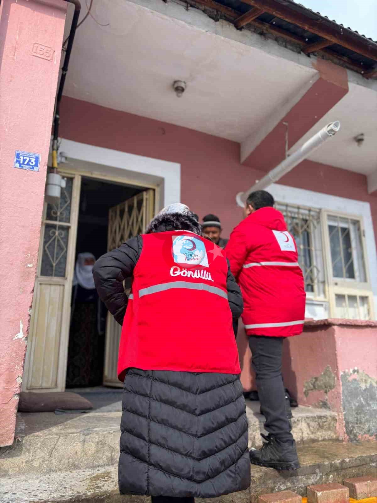 Kızılay Muradiye Şubesi’nden 8 Mart ziyareti
