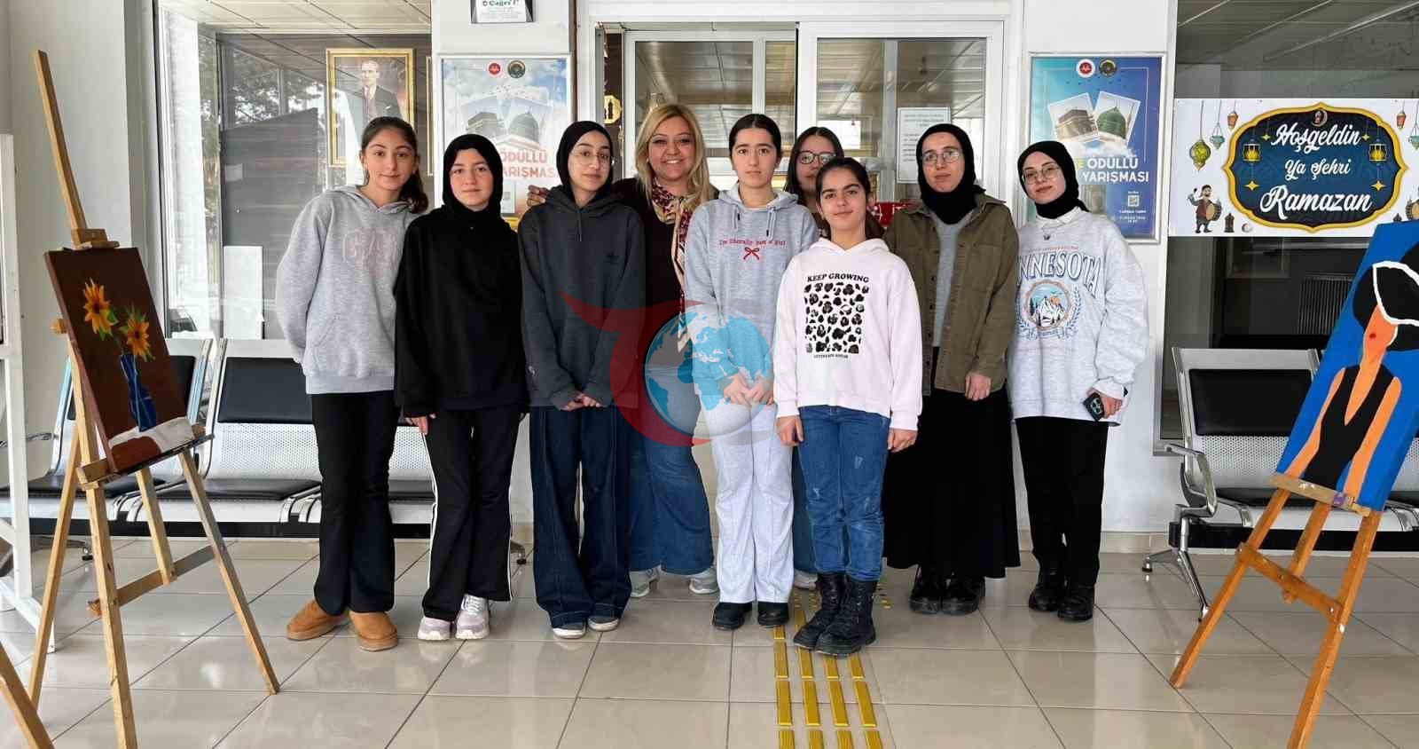 Öğrencilerin ’Kadınlar Günü’ sergisi açıldı