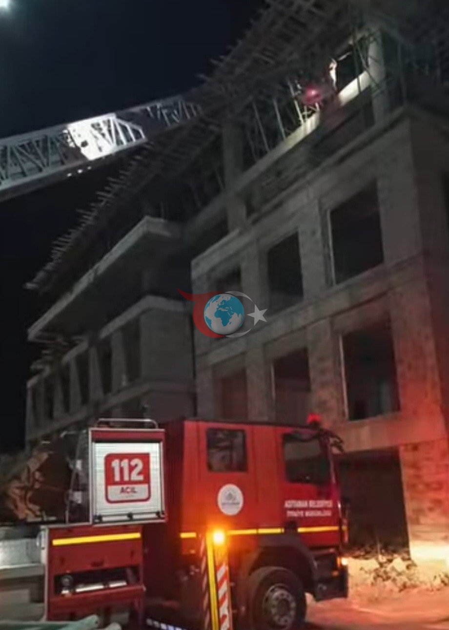 İnşaat halindeki binanın çatısında korkutan yangın