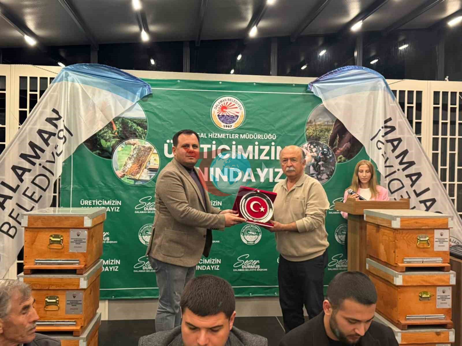 Dalaman Belediyesi&rsquo;nden genç arıcılara kovan desteği