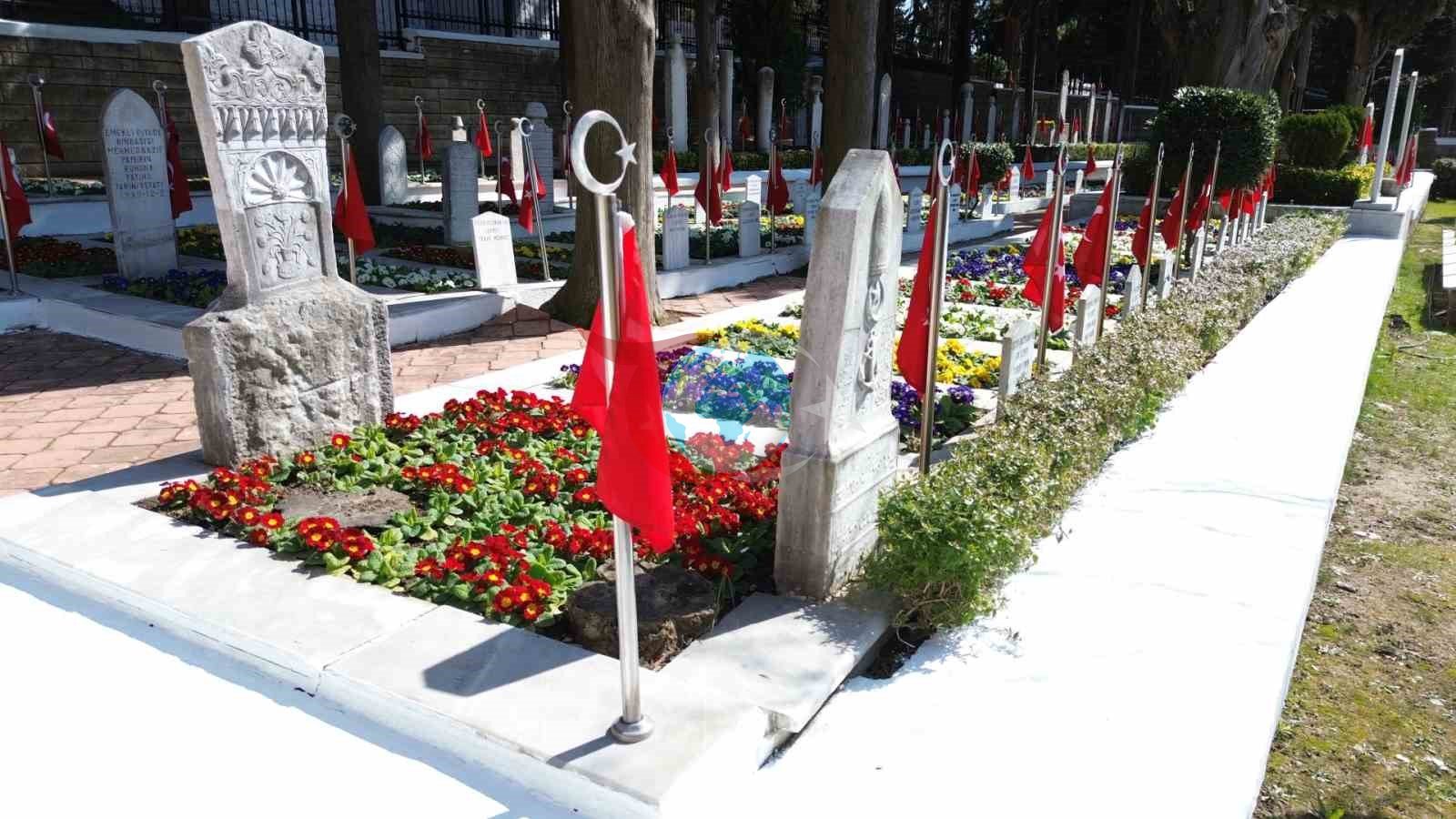 Şehitlikler 18 Mart’a hazırlanıyor