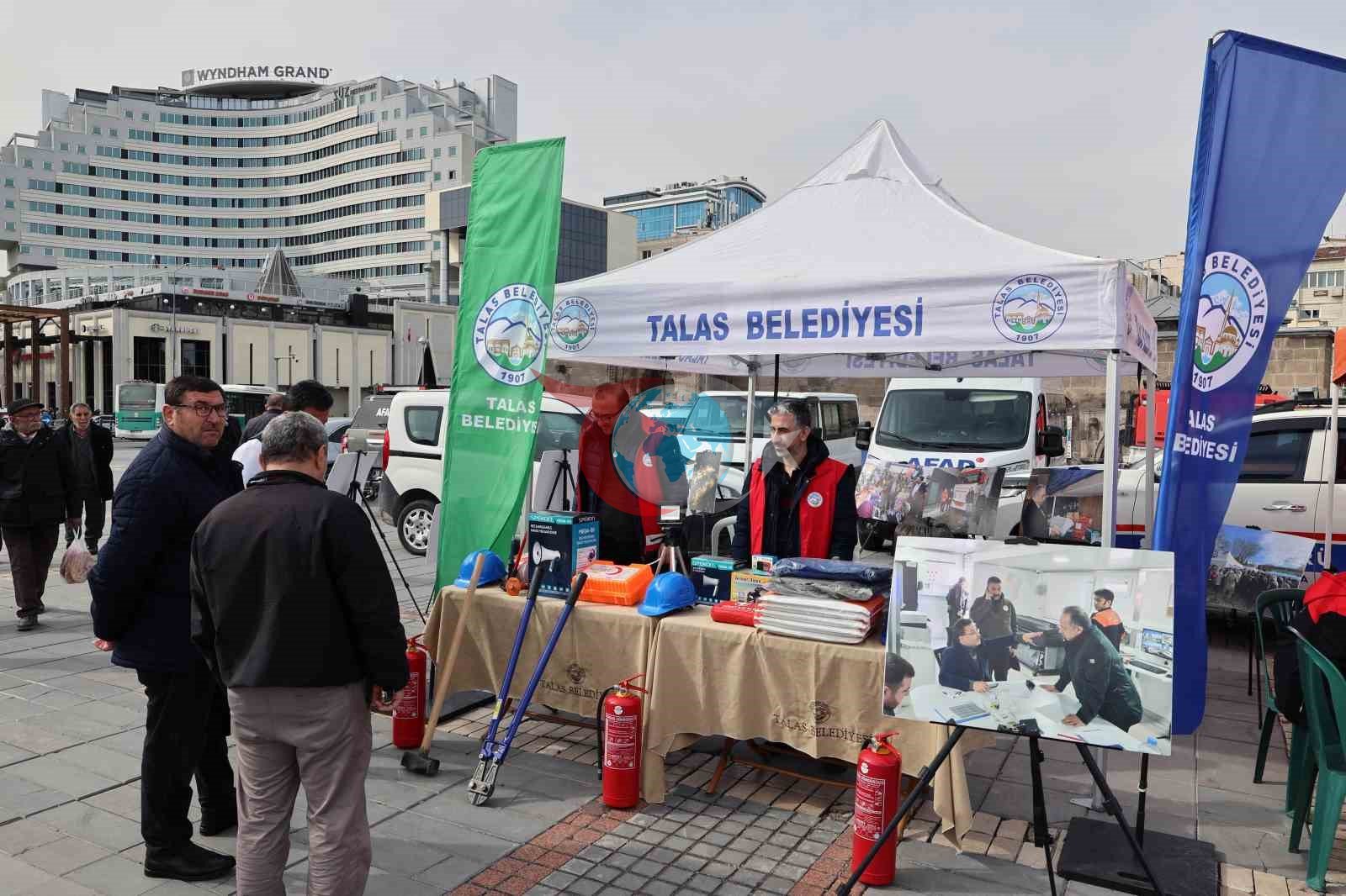 Talas'ta Deprem Bilinci İçin Cumhuriyet Meydanı'nda Etkinlik Düzenlendi