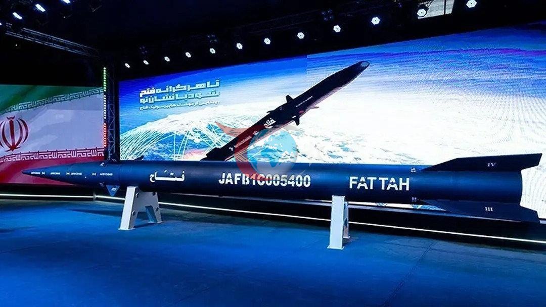 İran yapımı hipersonik Fattah füzesinin görüntüsü