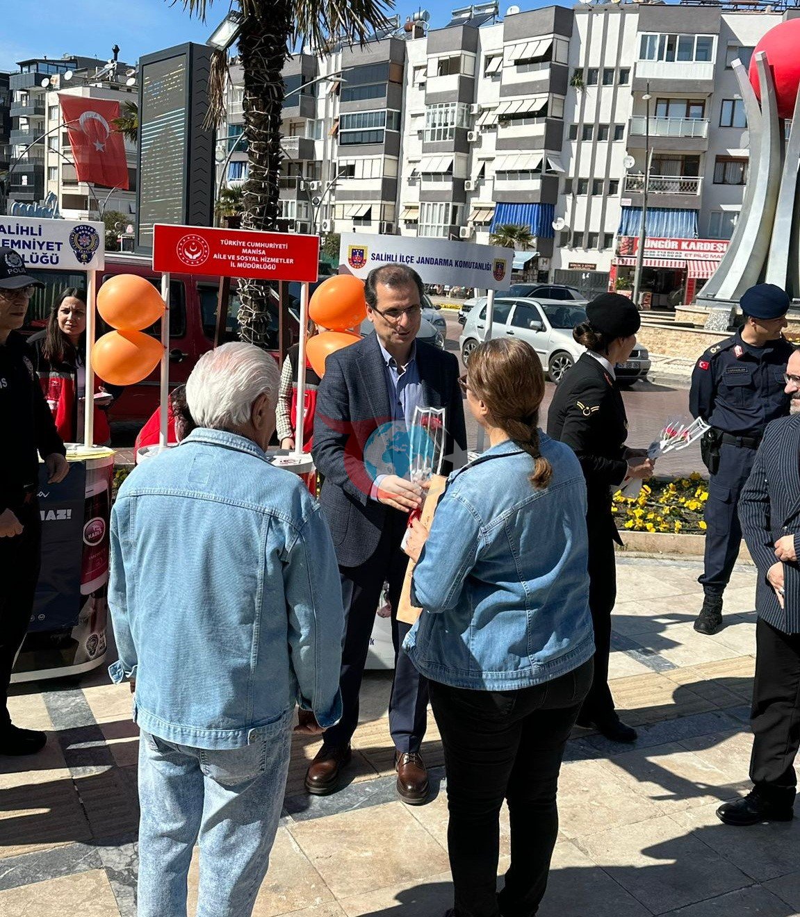 Salihli&rsquo;de kadına yönelik şiddete karşı bilgilendirme stantları kuruldu