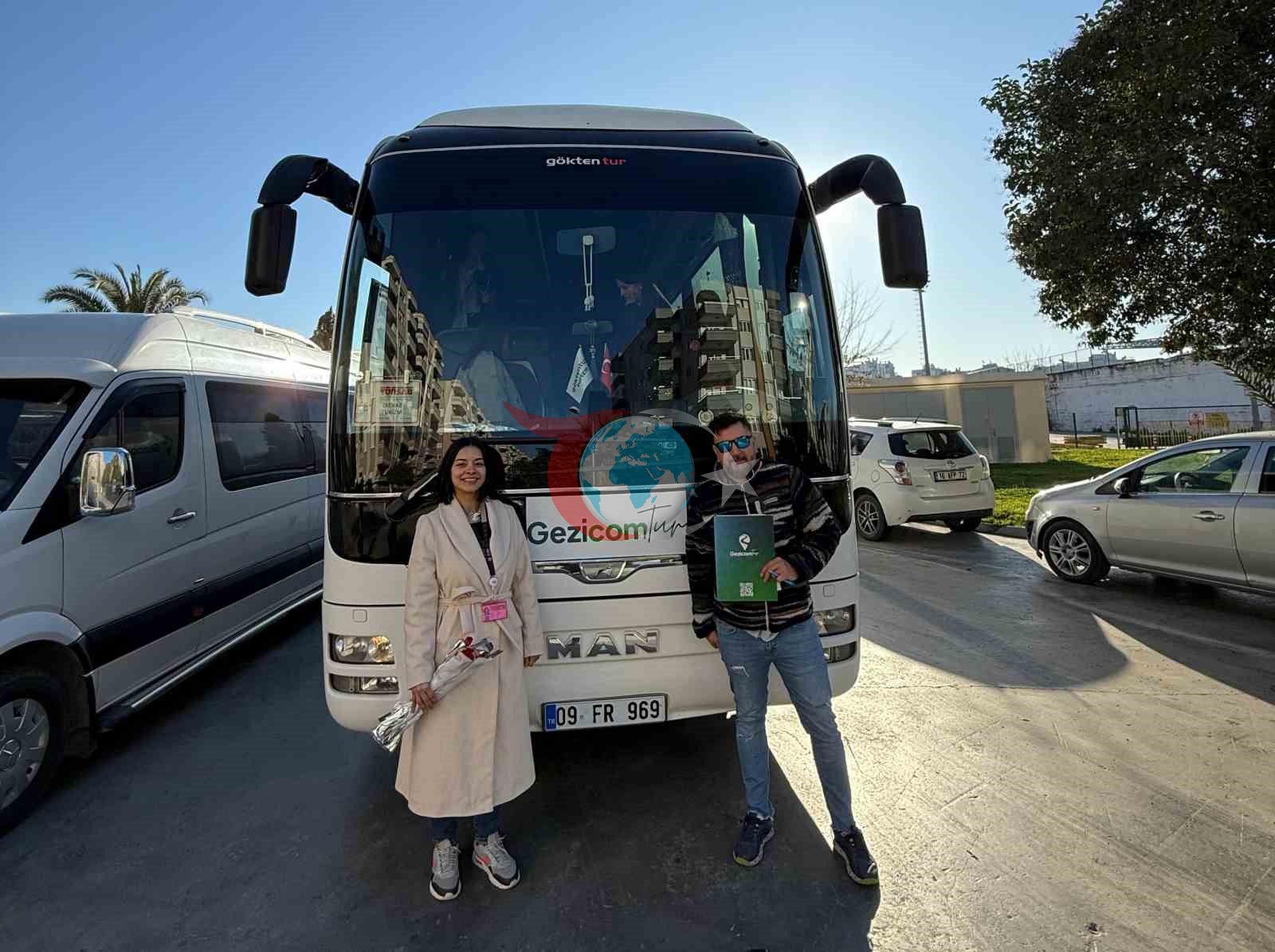 Turizmci Menemencioğlu ve Gökten&rsquo;den Aydınlı kadınlara jest