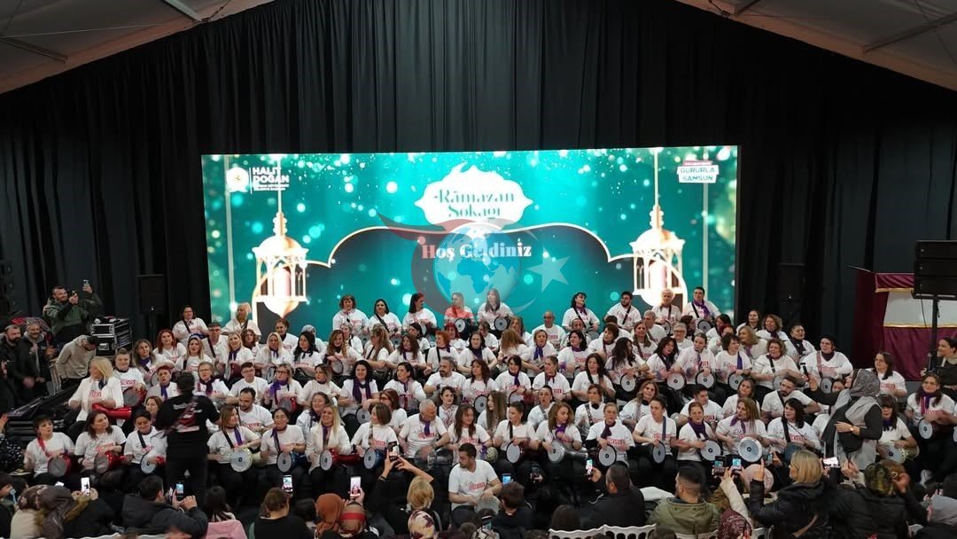 Kadınlardan ritim gösterisi