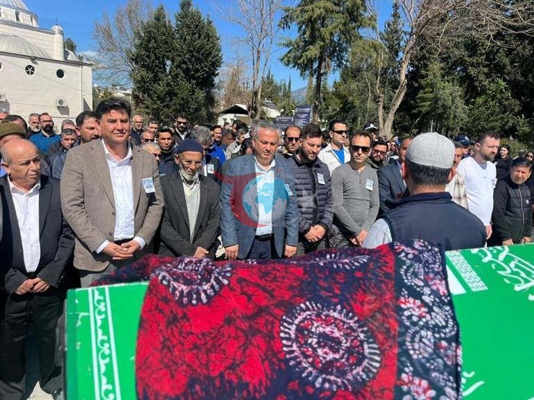 Kadınlar gününde katledilen Sermin toprağa verildi Tabutunu kadınlar omuzladı