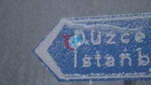 D-100 karayolunun Bolu Dağı geçişinde beklenen kar yağışı başladı