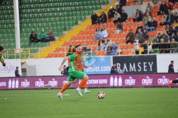 Trendyol Süper Lig: Corendon Alanyaspor: 0 - Gençlerbirliği: 0 (İlk yarı)