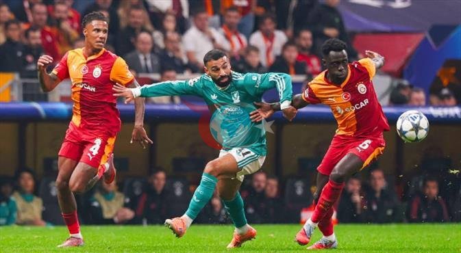 İki takım arasında oynanan söz konusu mücadeleden bir kare