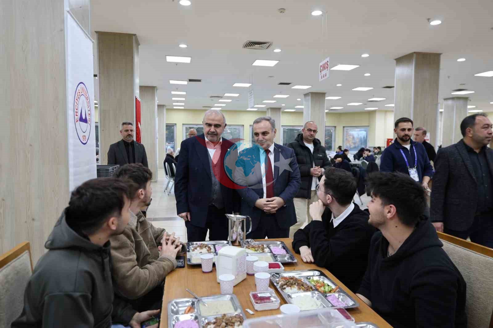 Rektör Prof. Dr. Altun, öğrenciler ile iftar yaptı