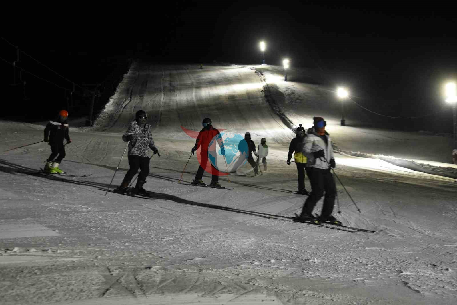 Bitlis’te iftar sonrası kayak keyfi
