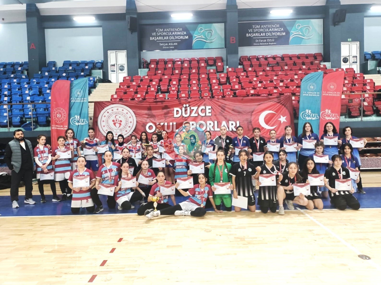 Okul sporlarฤฑ futsal heyecanฤฑ sona erdi