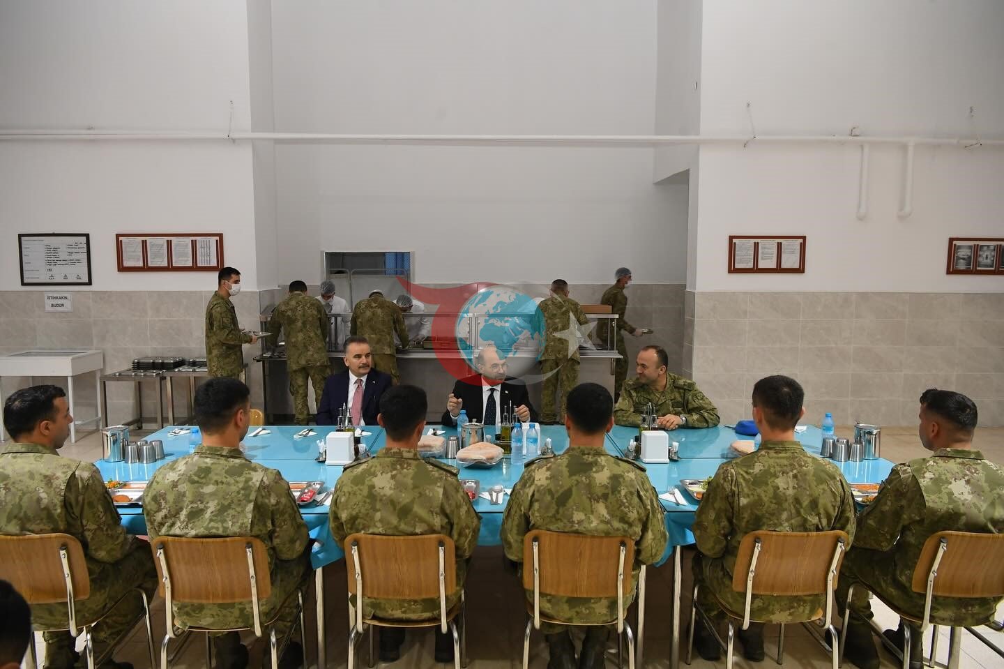 Vali Ustaoğlu Mehmetçikle iftarda buluştu