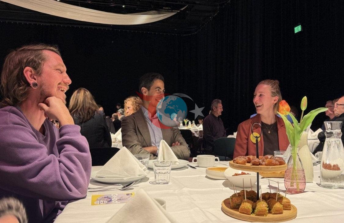 Hollanda Başbakanı Rob Jetten, Gouda kentinde düzenlenen bir iftar programına katıldı.