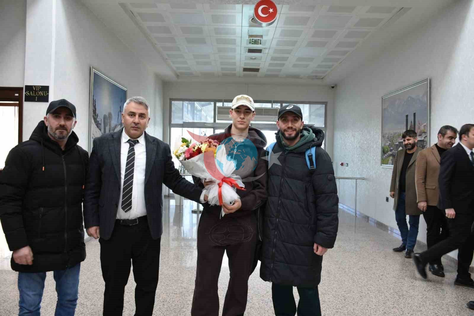 İlyas Karadağ'ın Zaferi Çiçeklerle Kutlandı