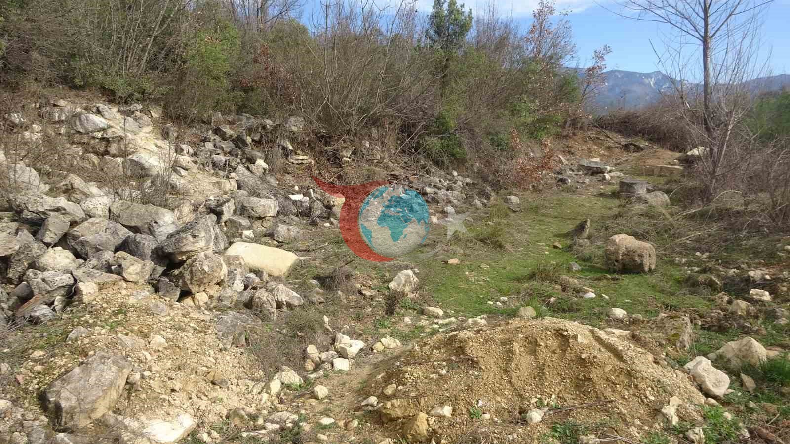 Roma dönemine ait kalıntıların bulunduğu bölge defineciler tarafından tahrip edildi