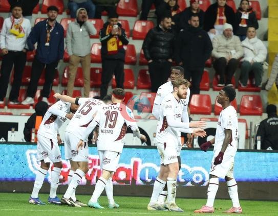 Trabzonspor deplasmanda kazandı, zirve takibini sürdürdü