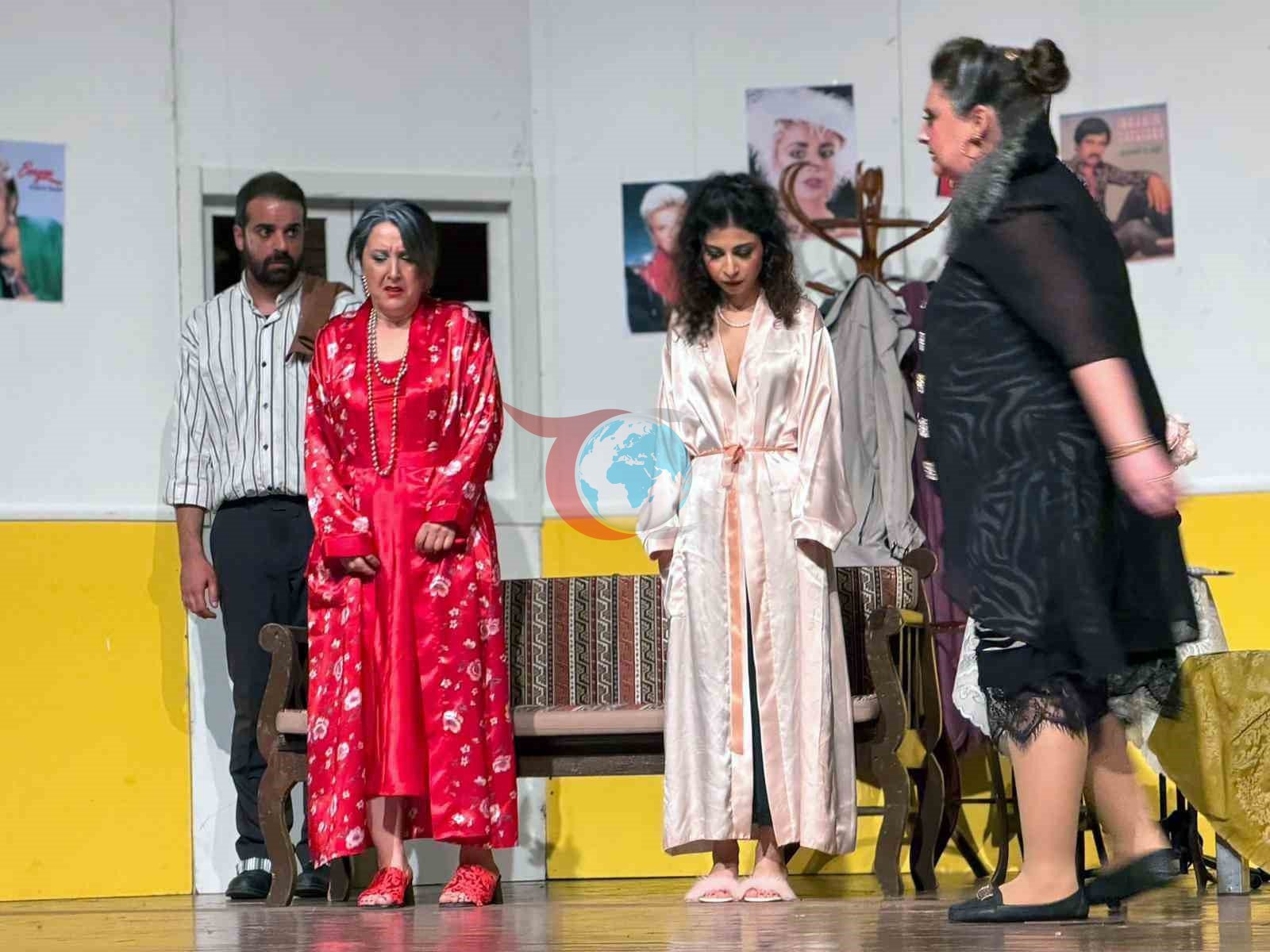 &lsquo;Kadıncıklar&rsquo; oyunu büyük ilgi gördü